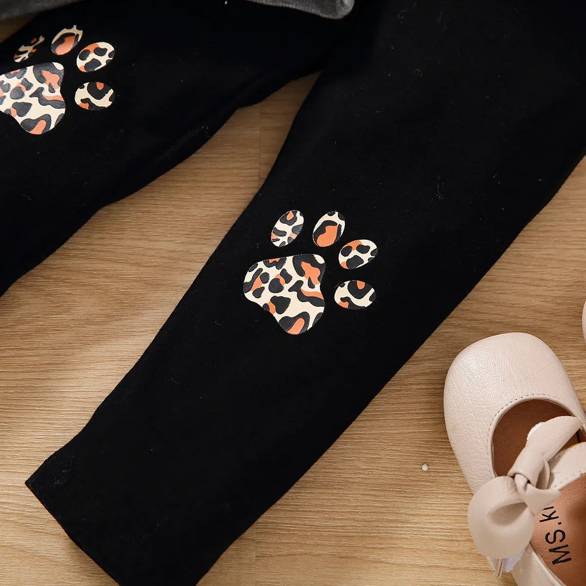 2pcs Toddler Girl Cat Print Sweatshirt and Paw Print Leggings Set