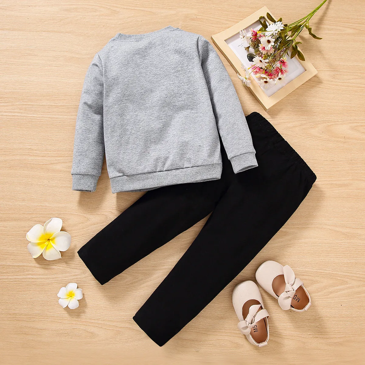 2pcs Toddler Girl Cat Print Sweatshirt and Paw Print Leggings Set